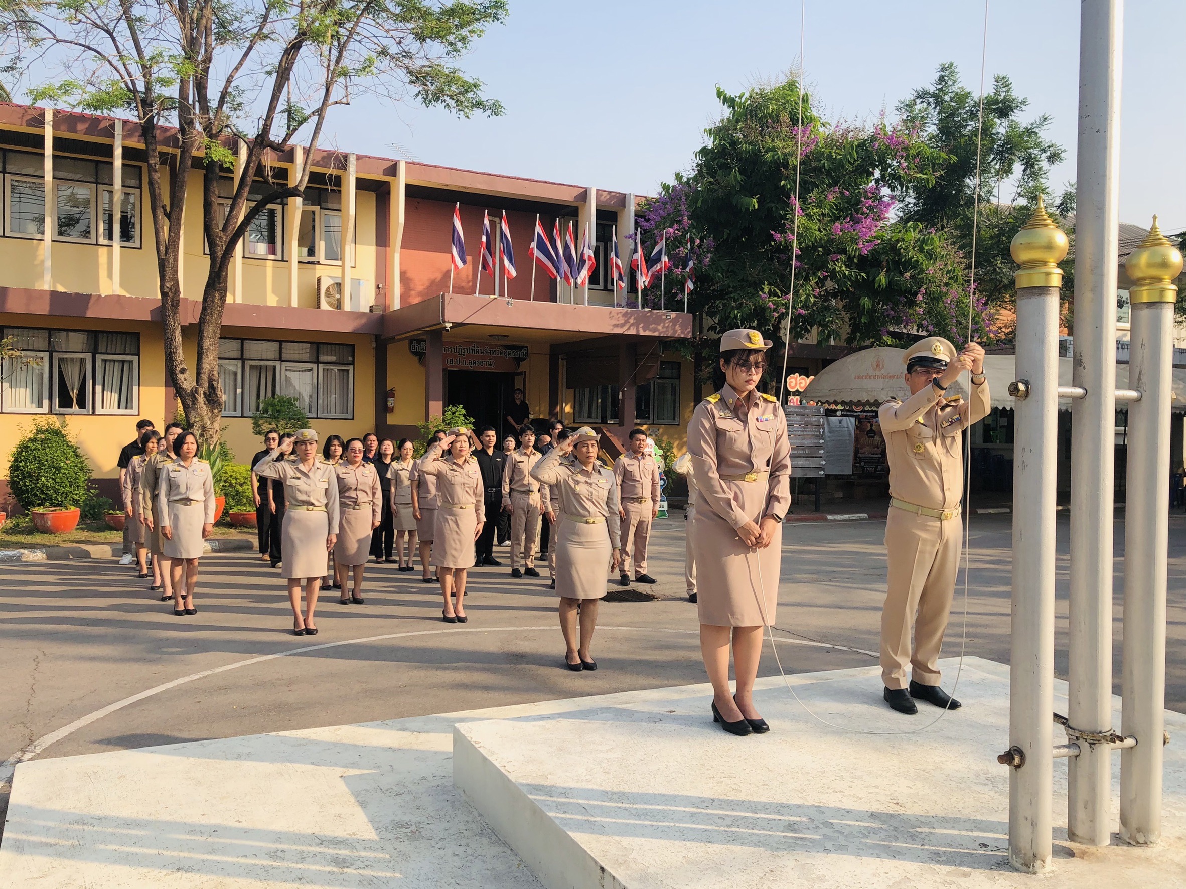 title - ส.ป.ก. อุดรธานี จัดกิจกรรมเข้าแถวเคารพธงชาติ เสริมสร้างความรักชาติและพลังสามัคคีในองค์กร